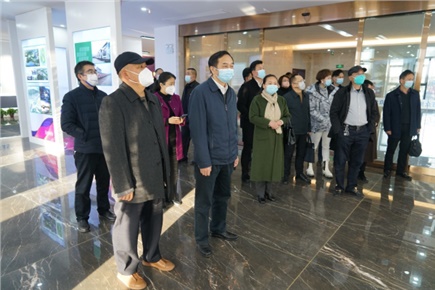 12月14日，張家界市政協(xié)黨組書(shū)記、主席歐陽(yáng)斌一行來(lái)到張家界高新區(qū)萬(wàn)眾實(shí)業(yè)集團(tuán)有限公司，宣講黨的二十大精神